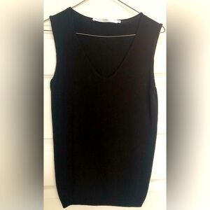 Black scoop neck tank top